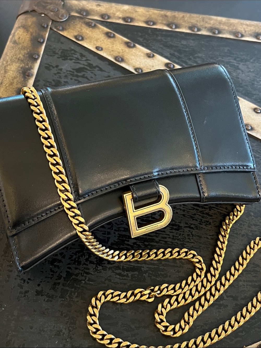 BALENCIAGA Hourglass Crossbody /Antique Gold Chain In Black Calfskin Leather NWT